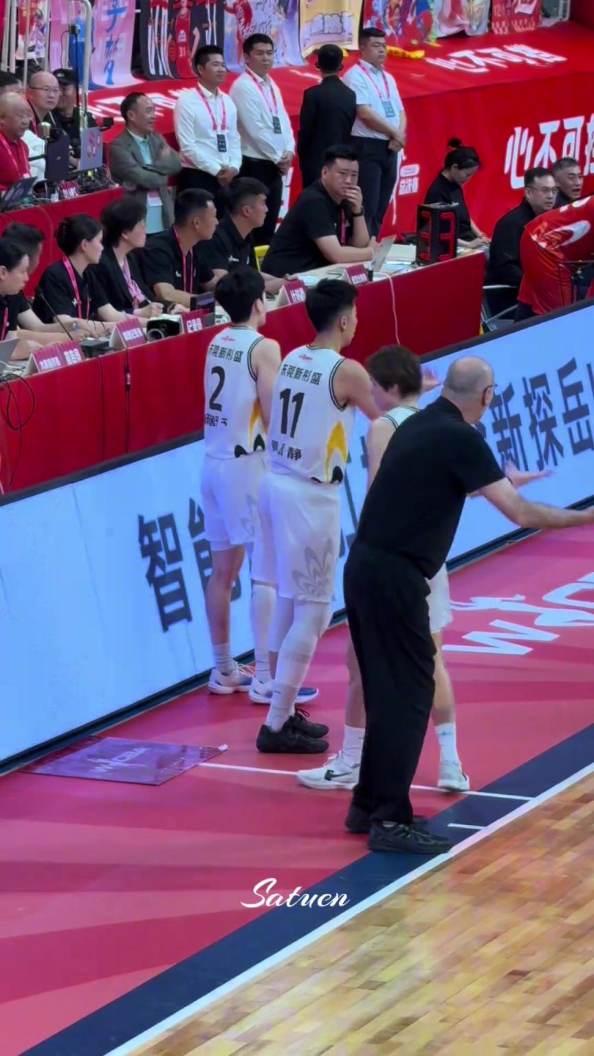 無奈的一家三口！絕望的教練，氣瘋了的皮總！