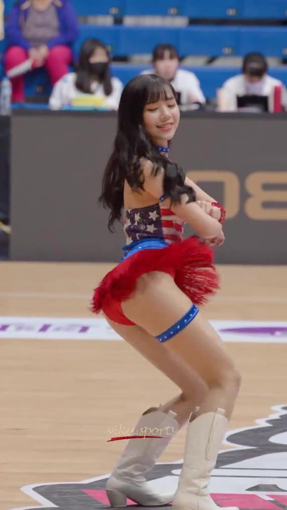 最好的啦啦隊小姐姐！自信，健康充滿活力！