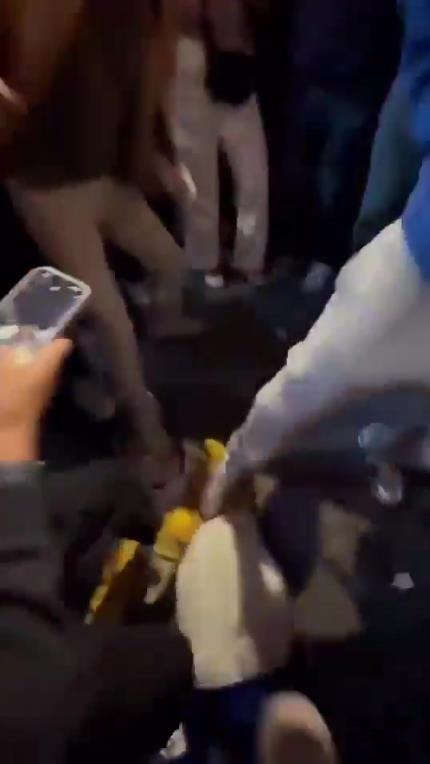 驚！尼克斯大勝步行者后，哈利伯頓遭主場球迷群毆