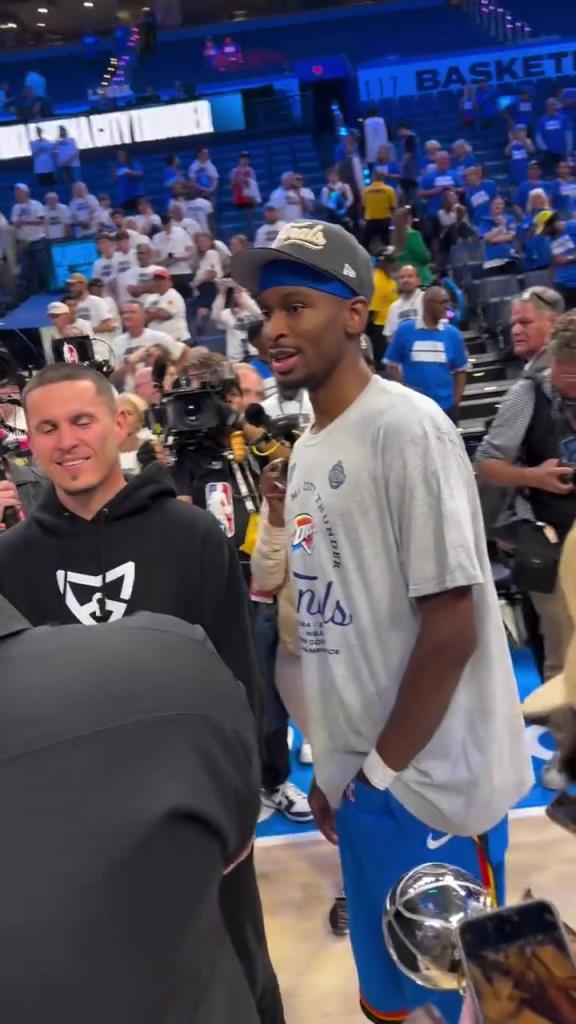 道理我都懂，但是為什么亞歷山大拿到MVP之后要掏襠